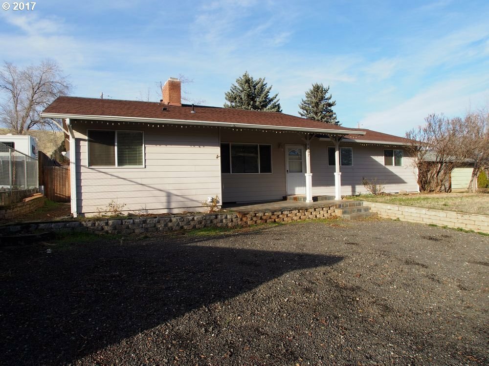 4407 Chenowith Rd  The Dalles OR 97058 photo