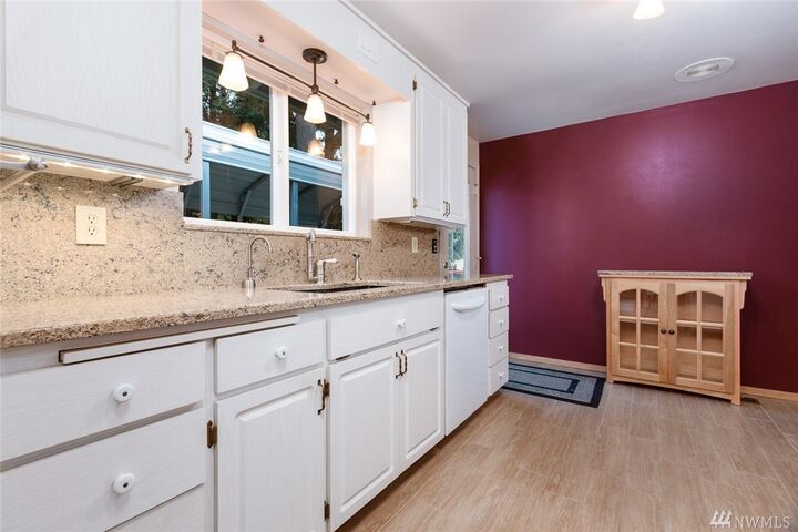 Property Photo:  475 Mt Hood Drive SW  WA 98027 