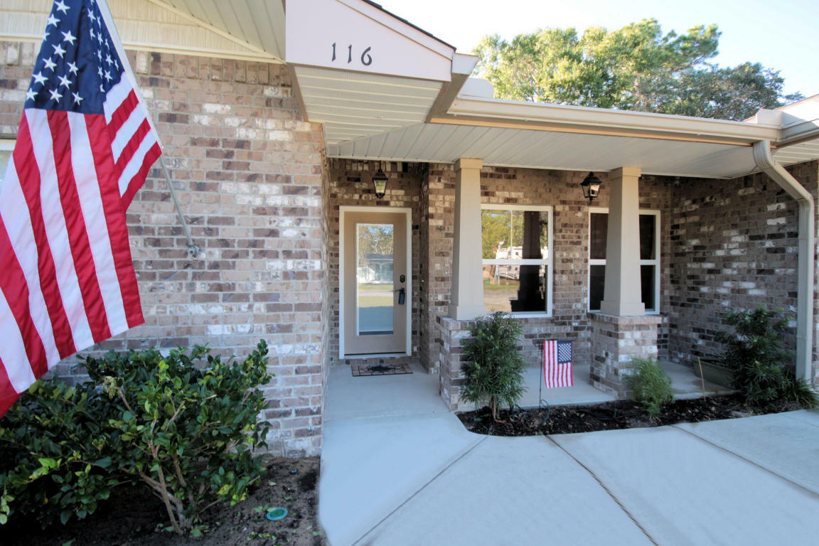 Property Photo: 116 Wellington Road FL 32547