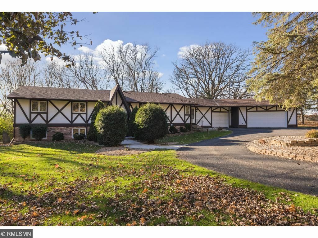 Property Photo: 2926 Oak Lea Drive MN 55391