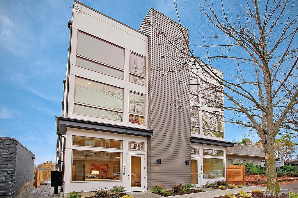 Property Photo:  5433 California Ave SW D  WA 98136 