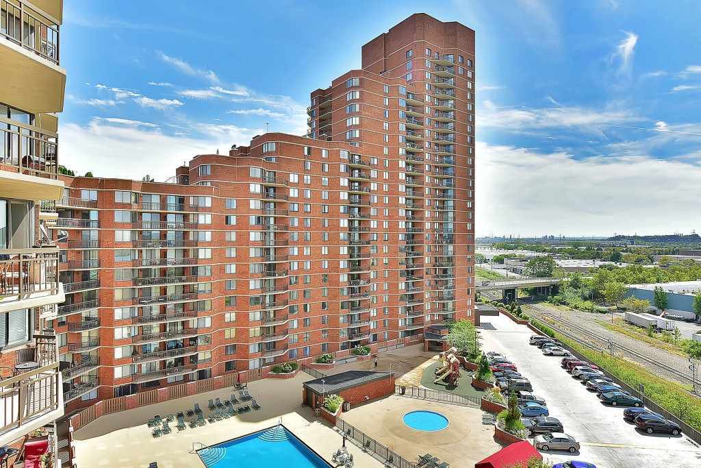 Property Photo:  1331 Harmon Cove Tower 1331  NJ 07094 