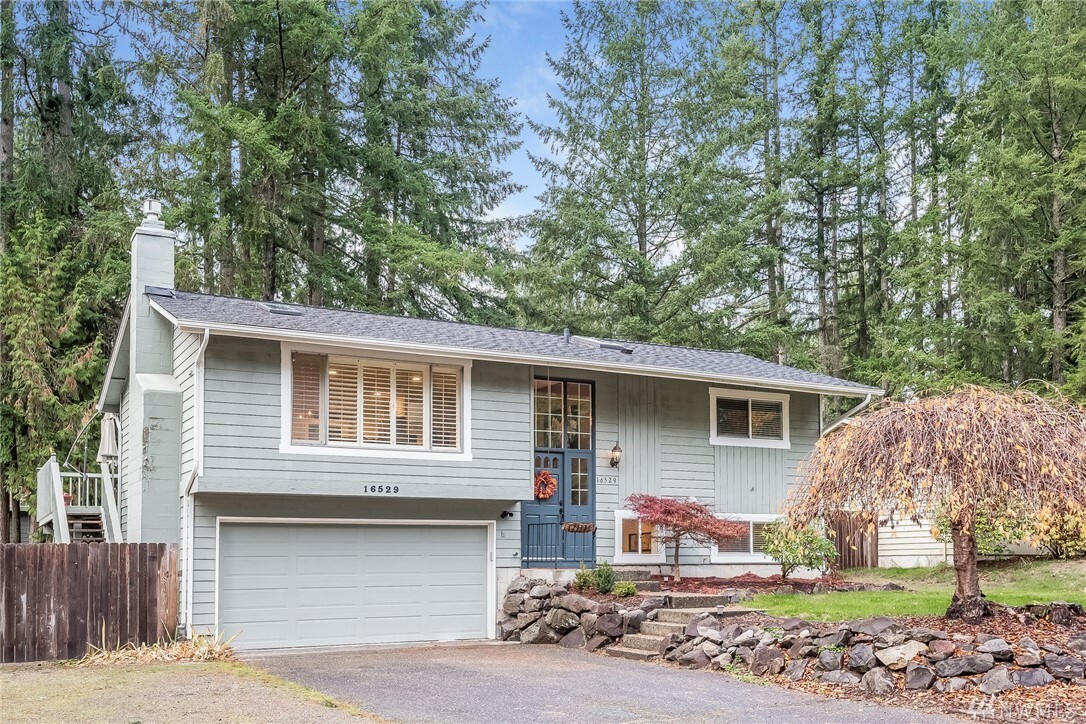 Property Photo:  16529 190th Ave NE  WA 98072 