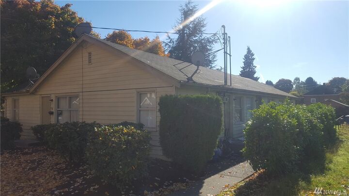Property Photo:  531 S Cloverdale St  WA 98108 