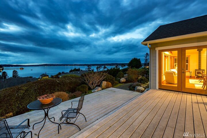 Property Photo:  1007 NE Lovejoy  WA 98239 