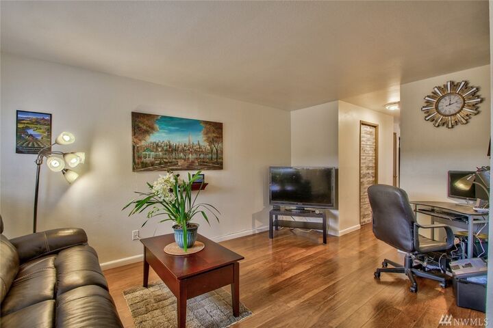 Property Photo: 811 S Laventure Rd E WA 98274