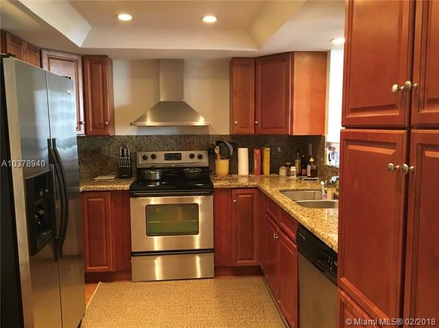 Property Photo: 520 Brickell Key Dr 702 FL 33131