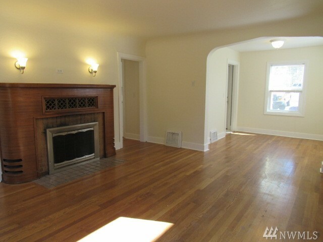 Property Photo:  1420 Lincoln St  WA 98229 