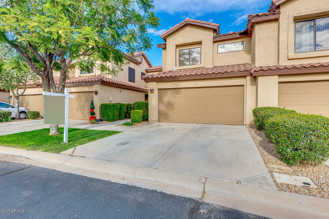 Property Photo:  1132 W Edgewater Drive  AZ 85233 