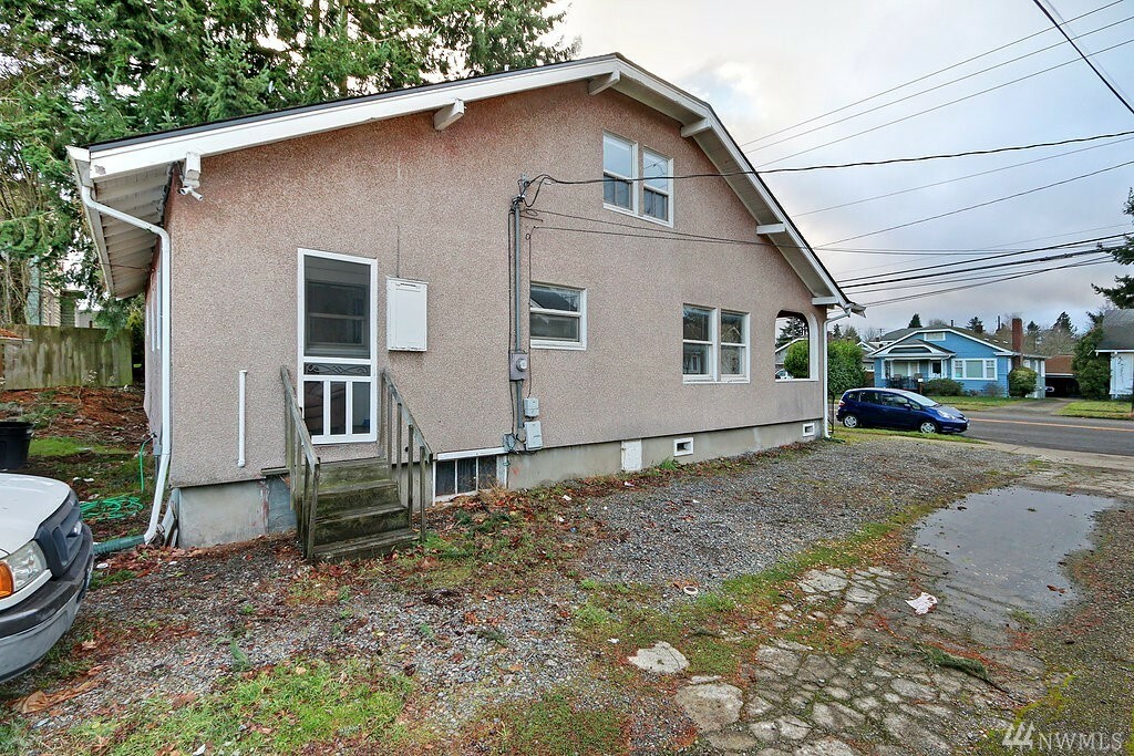 Property Photo: 2109 N Alder St WA 98406