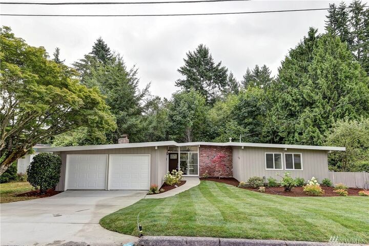 Property Photo:  68 165th Ave SE  WA 98008 