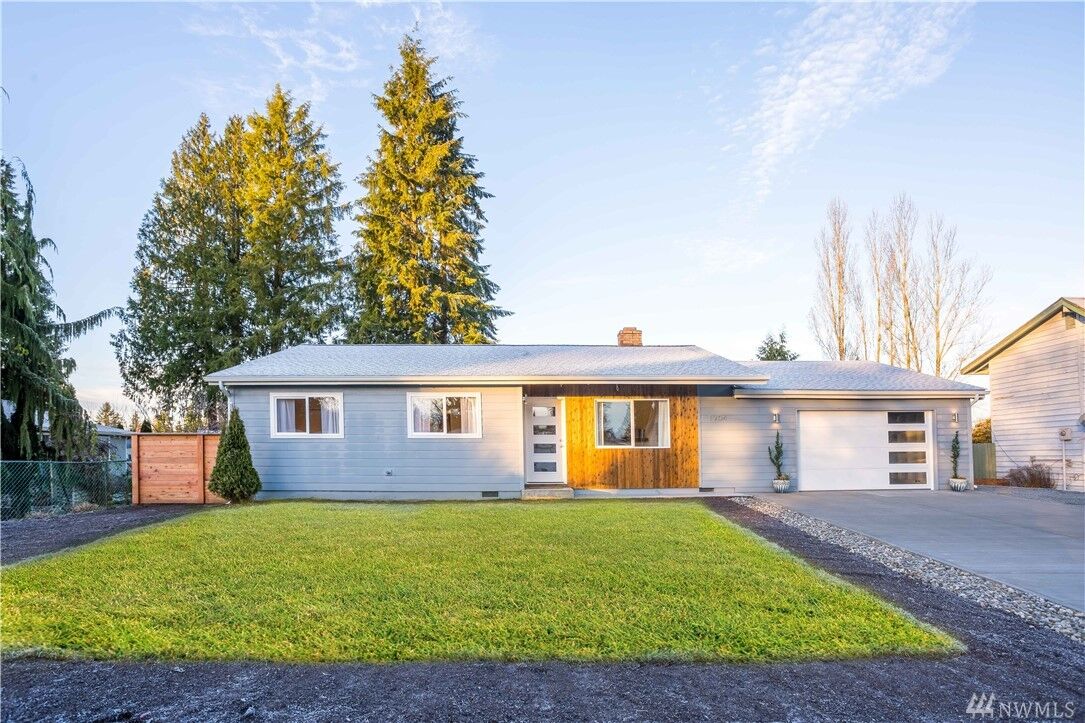 Property Photo:  1704 113th Dr SE  WA 98258 