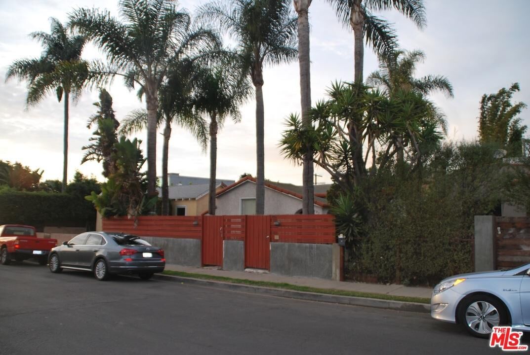 Property Photo:  753 Brooks Ave  CA 90291 