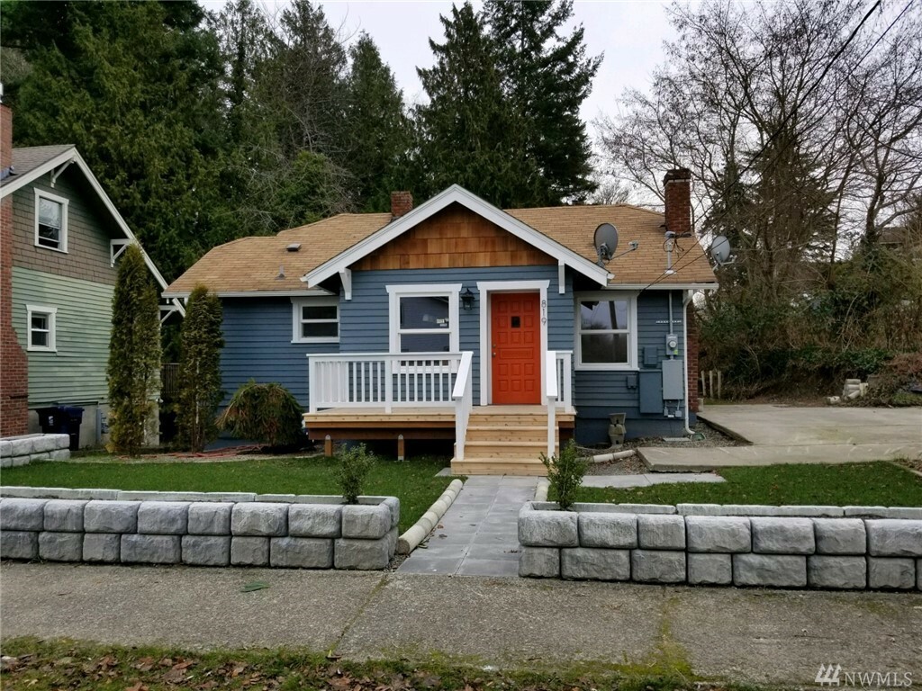 Property Photo:  819 S Puget Sound Ave  WA 98405 