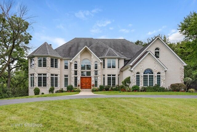 Property Photo:  7S621 Donwood Drive  IL 60540 