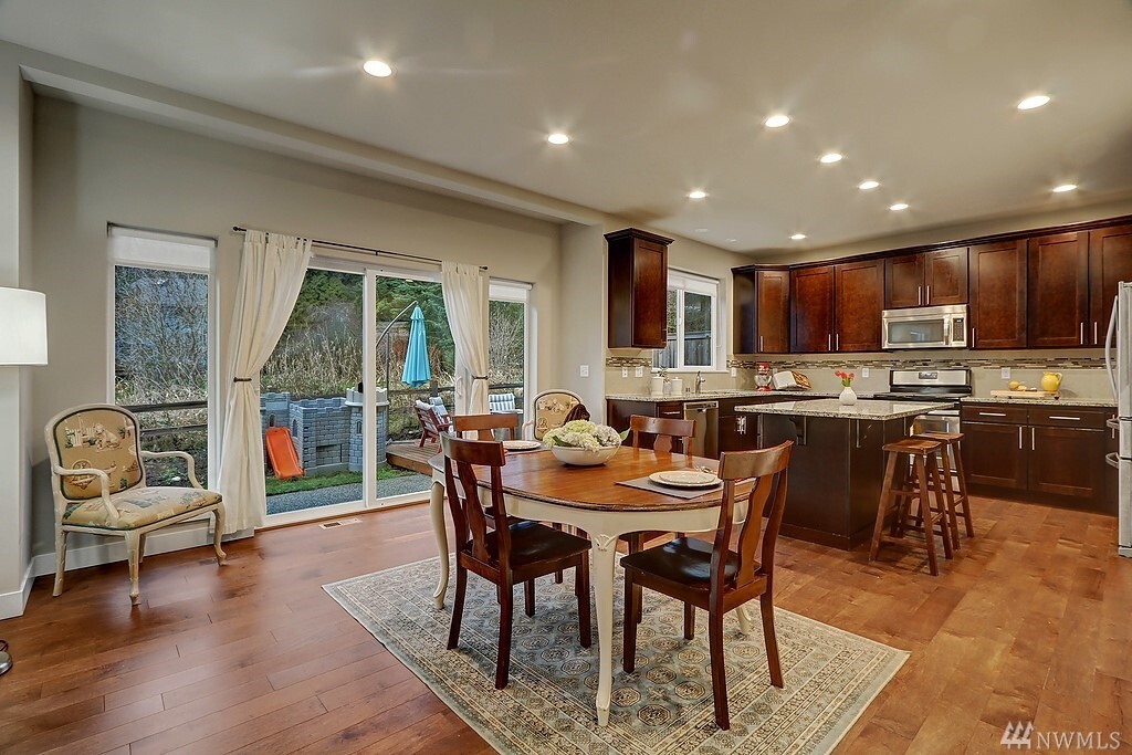 Property Photo: 18926 10th Dr SE WA 98012