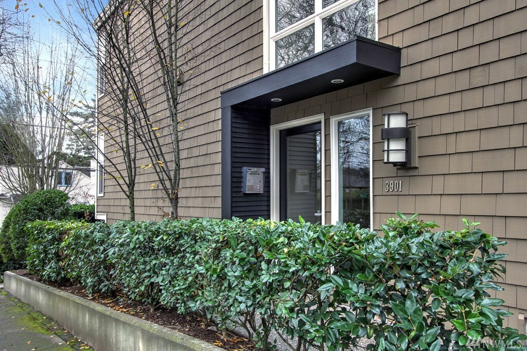 Property Photo:  3901 1st Ave NW 304  WA 98107 