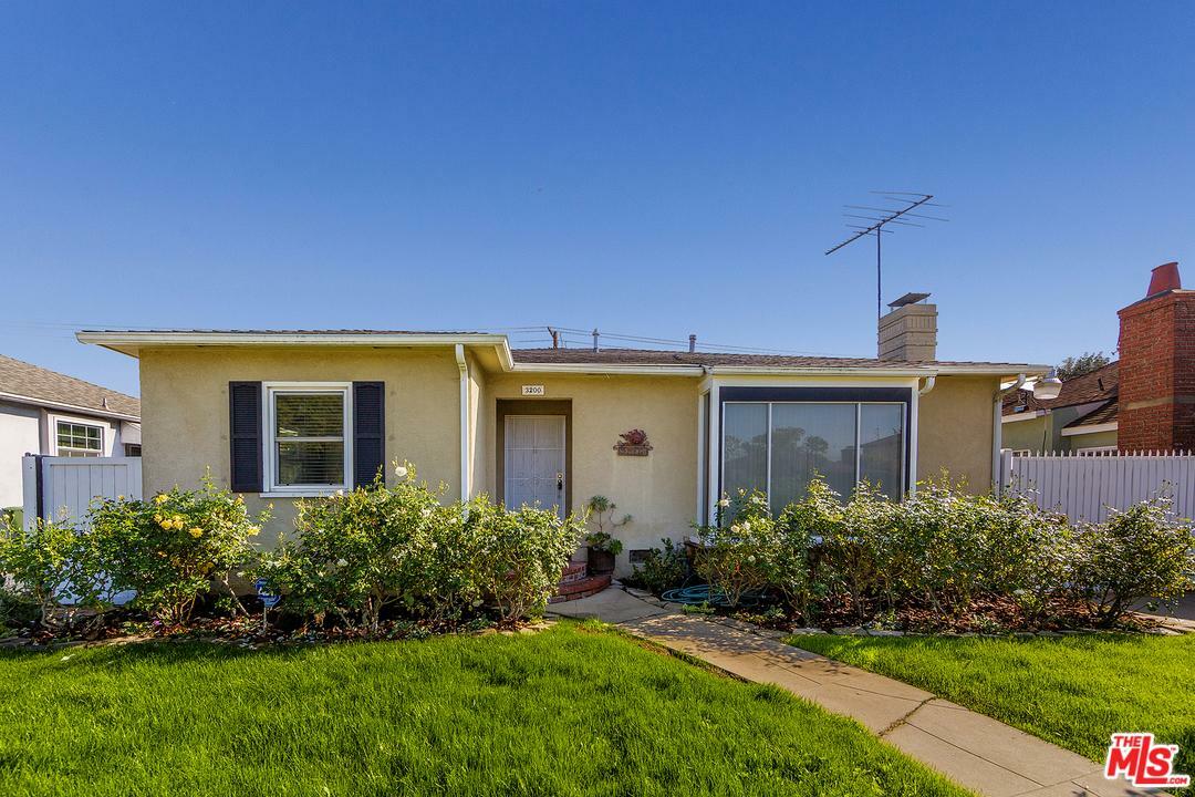 Property Photo:  3200 Oakhurst Ave  CA 90034 