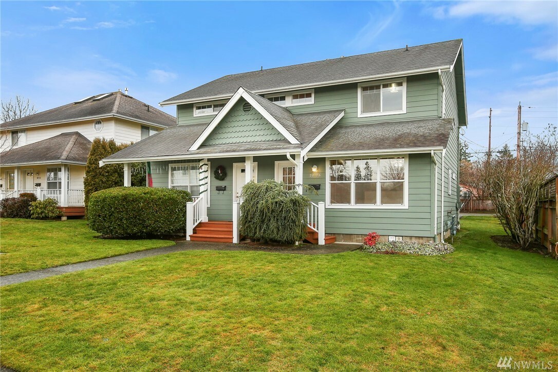 Property Photo:  2826 Nevada St  WA 98225 