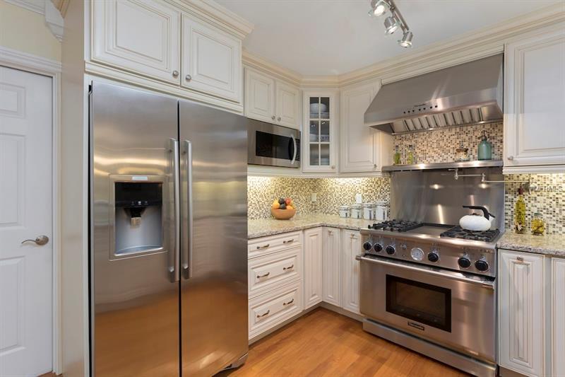 Property Photo: 525 Carriage Hills Drive FL 33617