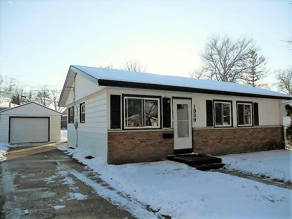 Property Photo:  1939 Sherryl Ln  WI 53188-3141 