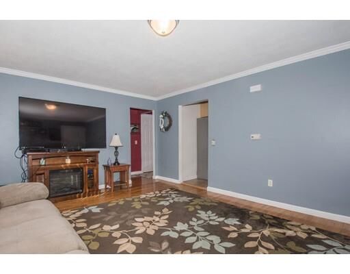 Property Photo:  17 Windsor Dr C  MA 01746 