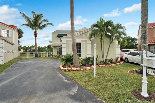 Property Photo: 21450 Sawmill Ct - FL 33498