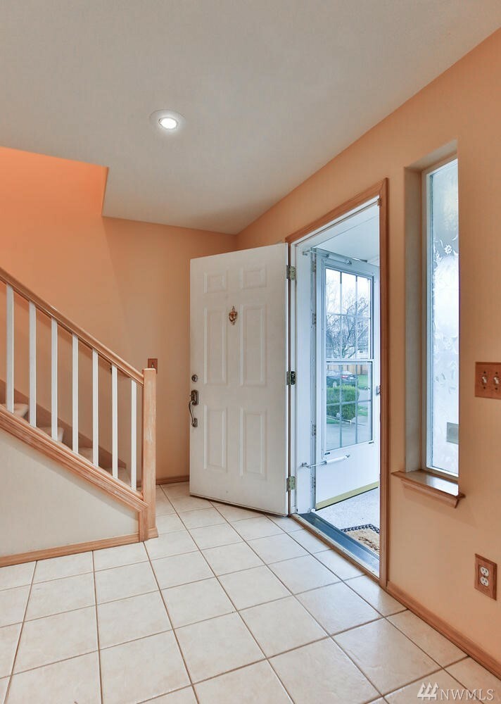 Property Photo: 15511 Daffodil St Ct E WA 98390