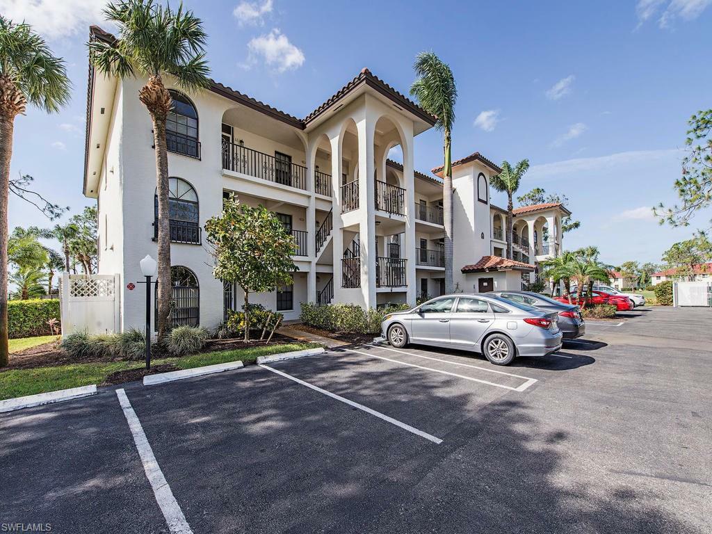 Property Photo: 265 Deerwood Cir 15-8 FL 34113