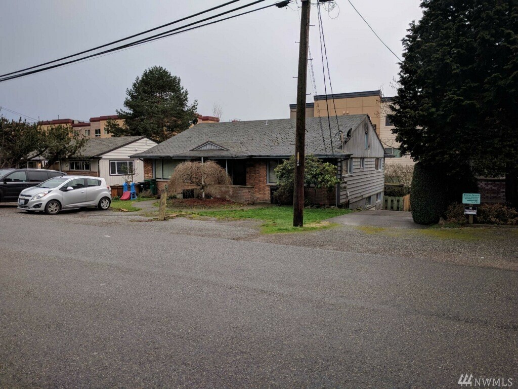 Property Photo:  13733 35th Ave NE  WA 98125 