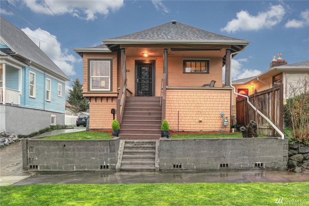 Property Photo:  4416 Cascadia Ave S  WA 98118 