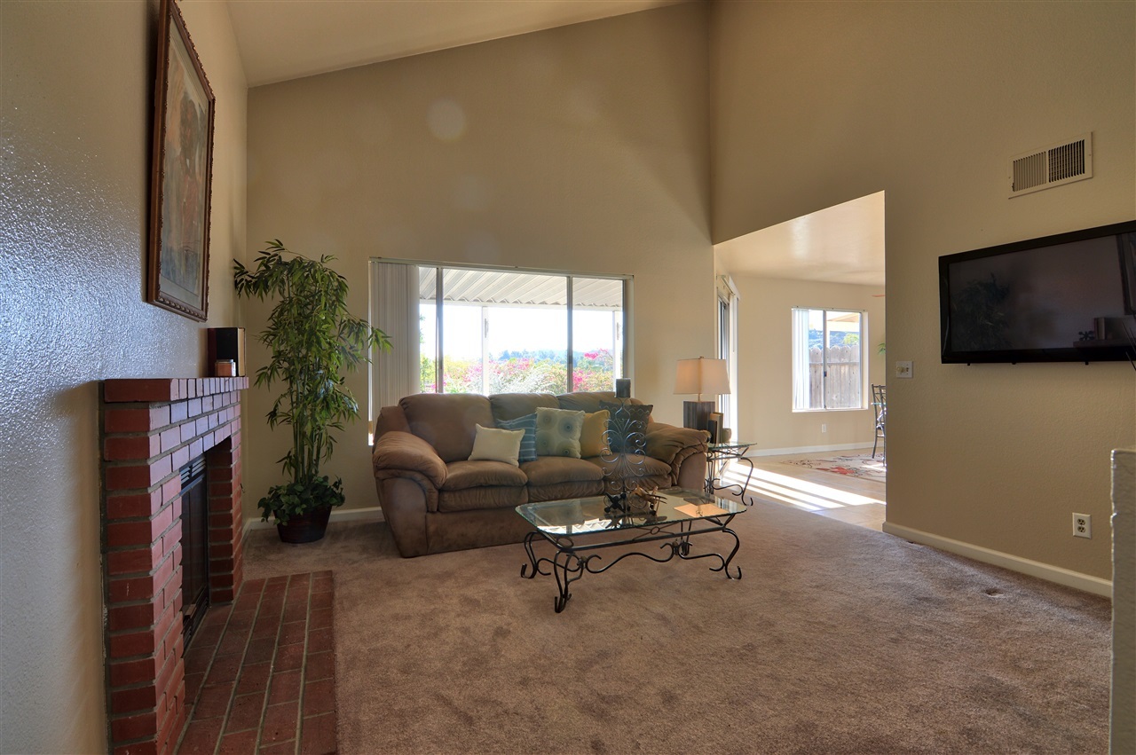 Property Photo:  333 Rolling Hills Ln  CA 92069 