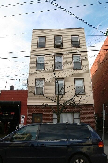 Property Photo:  75 Coles St 1  NJ 07302 