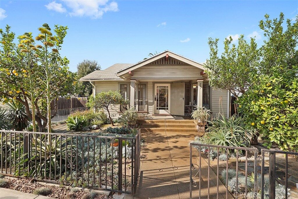 Property Photo:  331 N Winnipeg Place  CA 90814 