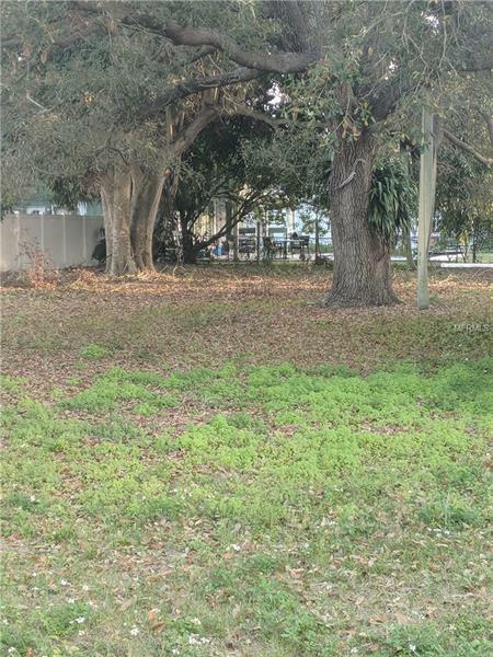 Property Photo:  648 58th Avenue NE  FL 33703 