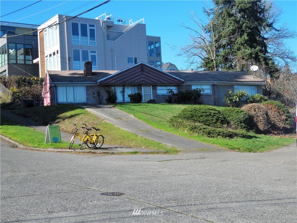 Property Photo: 1051 26th Avenue E WA 98112