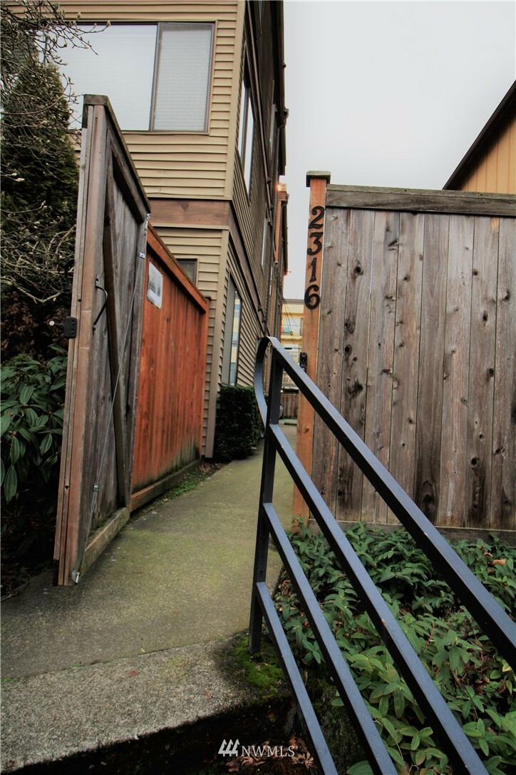 Property Photo: 2316 44th Avenue SW 304 WA 98116
