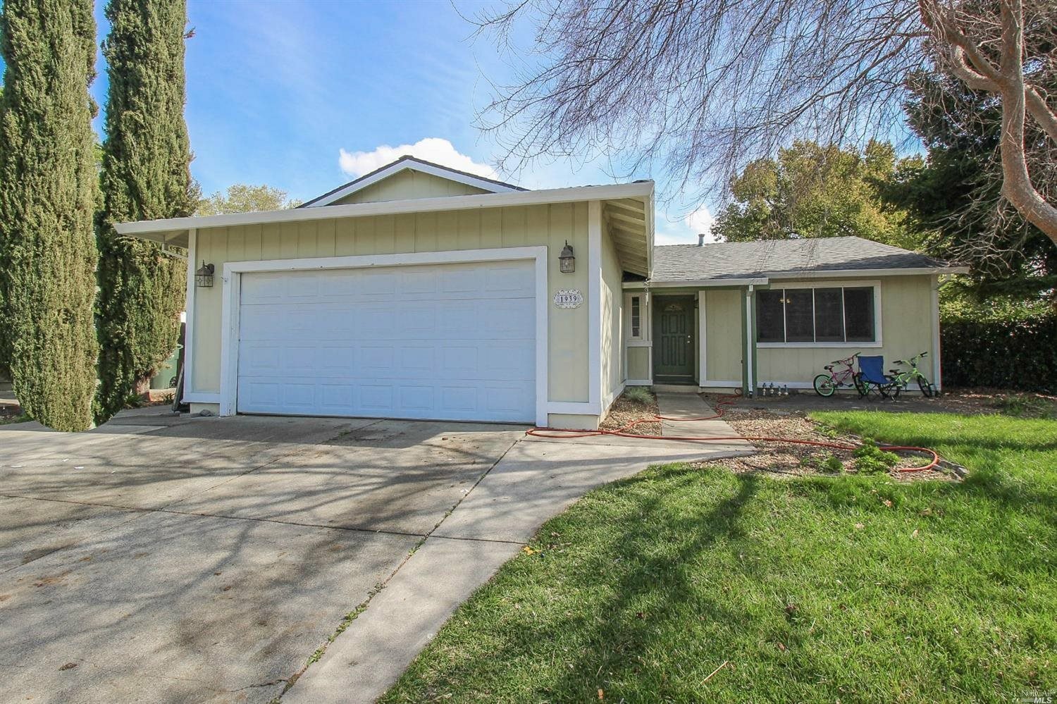 Property Photo:  1939 Tanglewood Lane  CA 95687 