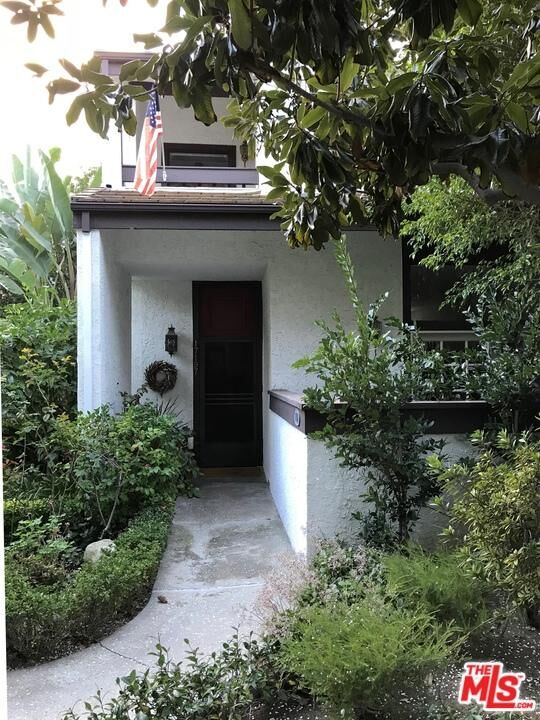 Property Photo:  17197 Palisades Cir  CA 90272 