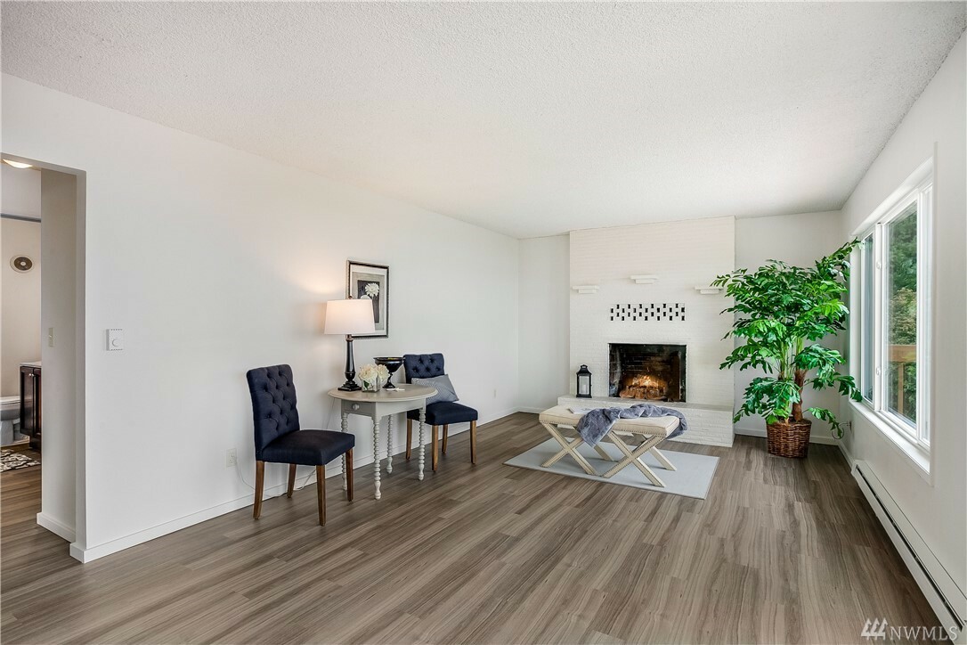 Property Photo: 1432 Country Club Dr WA 98282