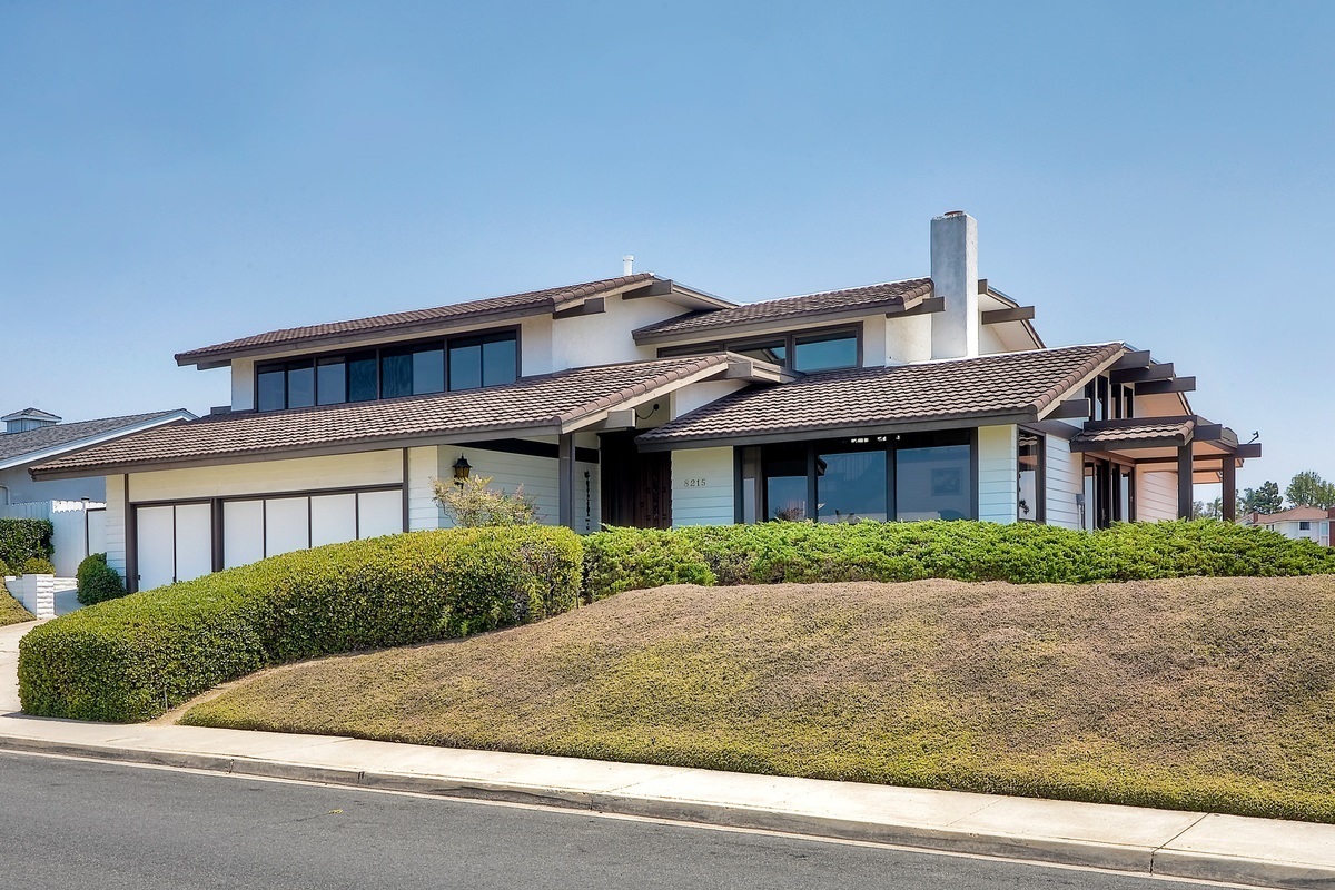 Property Photo: 8215 Prestwick Drive CA 92037