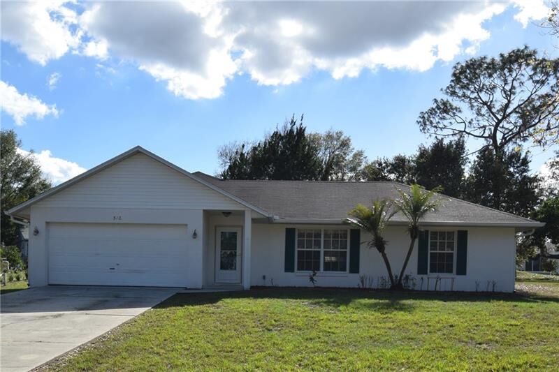Property Photo:  318 E Sunset Street  FL 34736 
