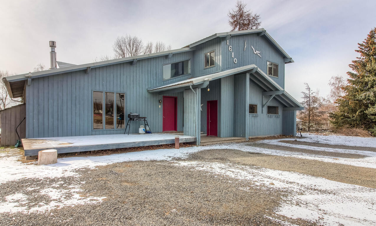 Property Photo:  1610 Old Naches Hwy  WA 98937 