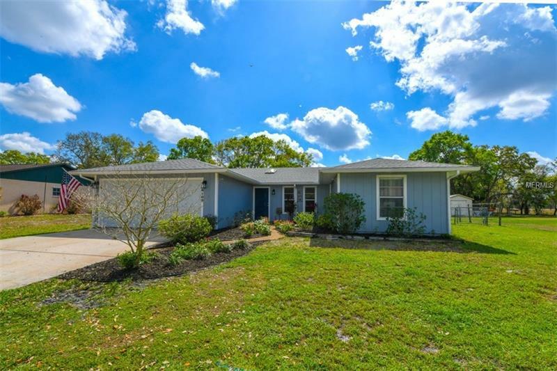Property Photo: 8103 Woodlawn Circle S FL 34221