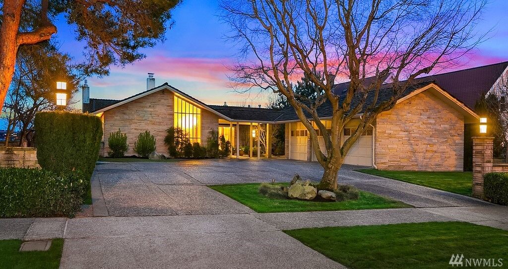 Property Photo: 4105 NE Surber Dr WA 98105