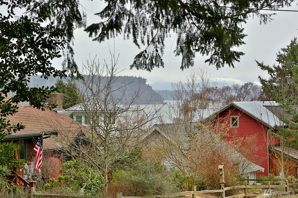 Property Photo:  625 1st St  WA 98260 