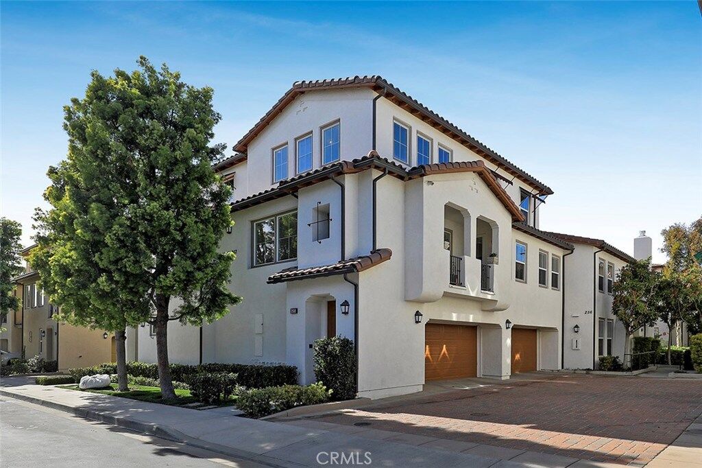 Property Photo: 258 Lockford CA 92602