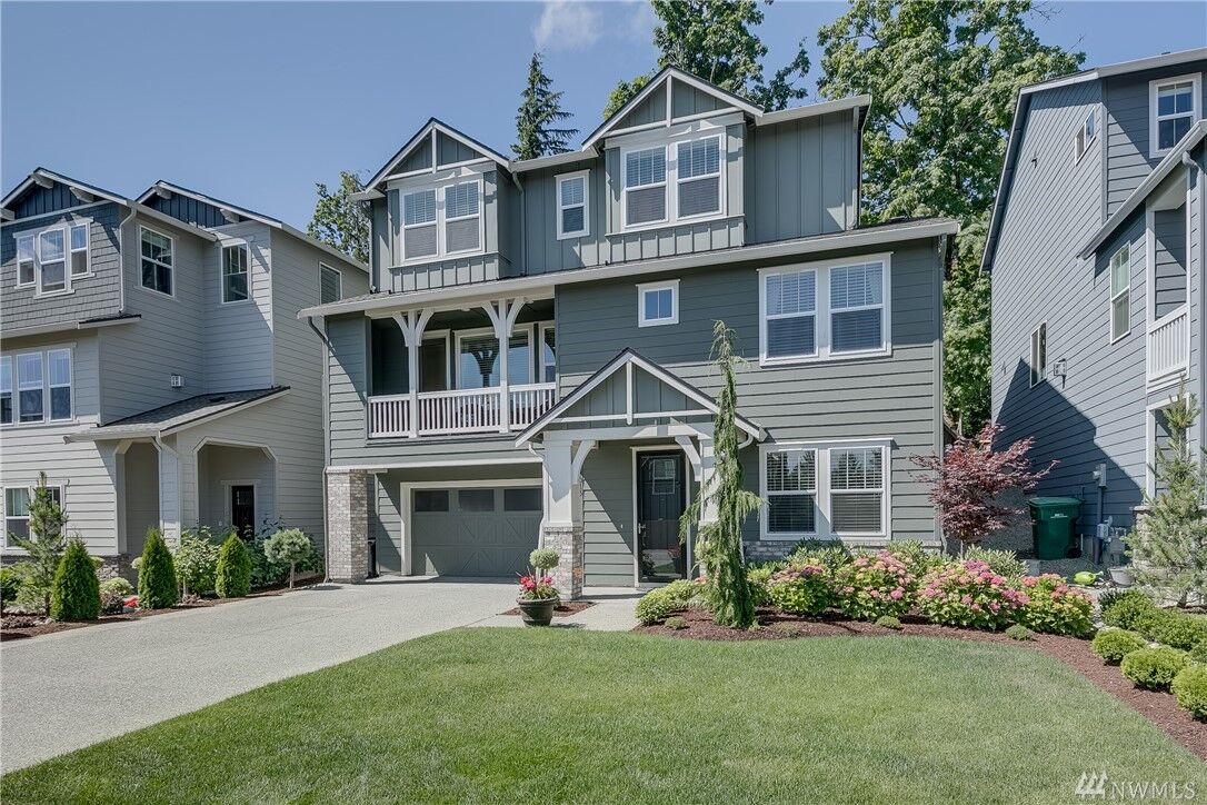 Property Photo:  9015  Brinkley Avenue SE  WA 98065 