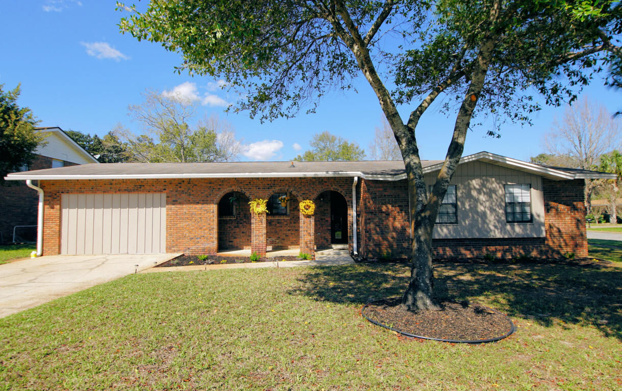 Property Photo: 1 Cinderella Court FL 32547
