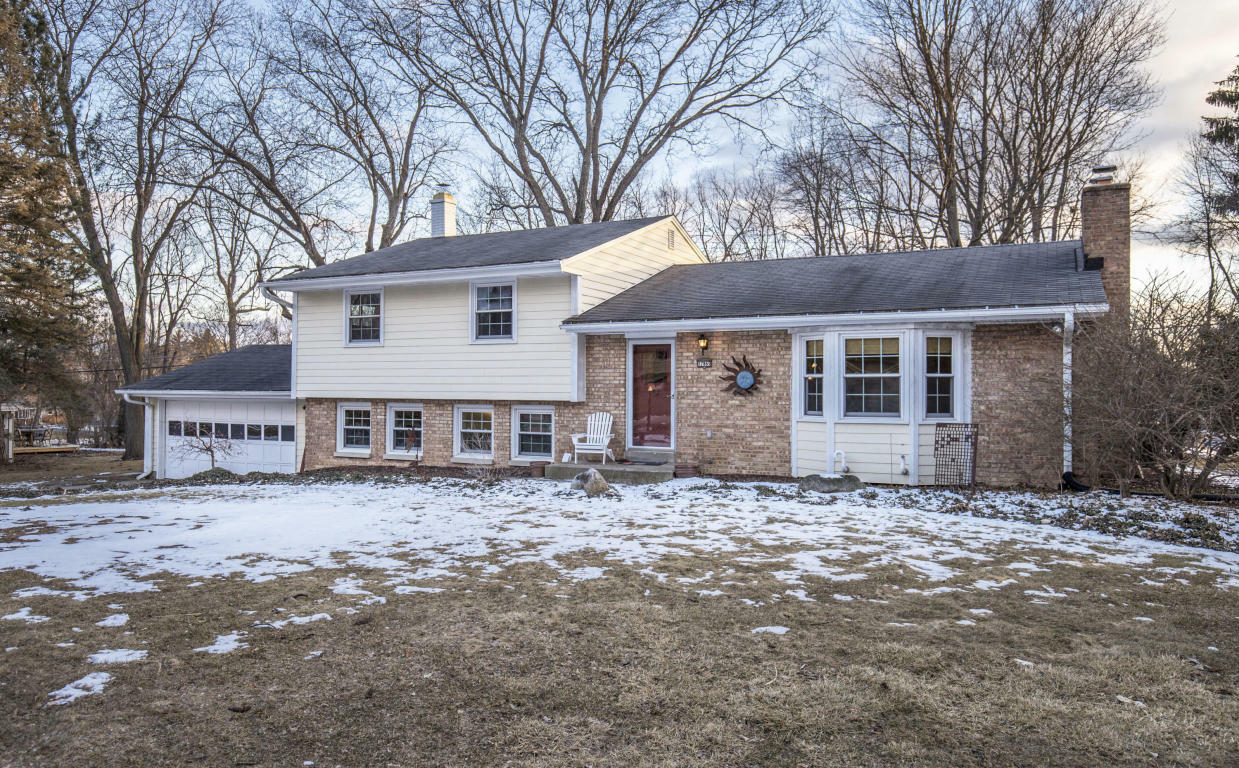 Property Photo:  17865 Maple Tree Ln  WI 53045 